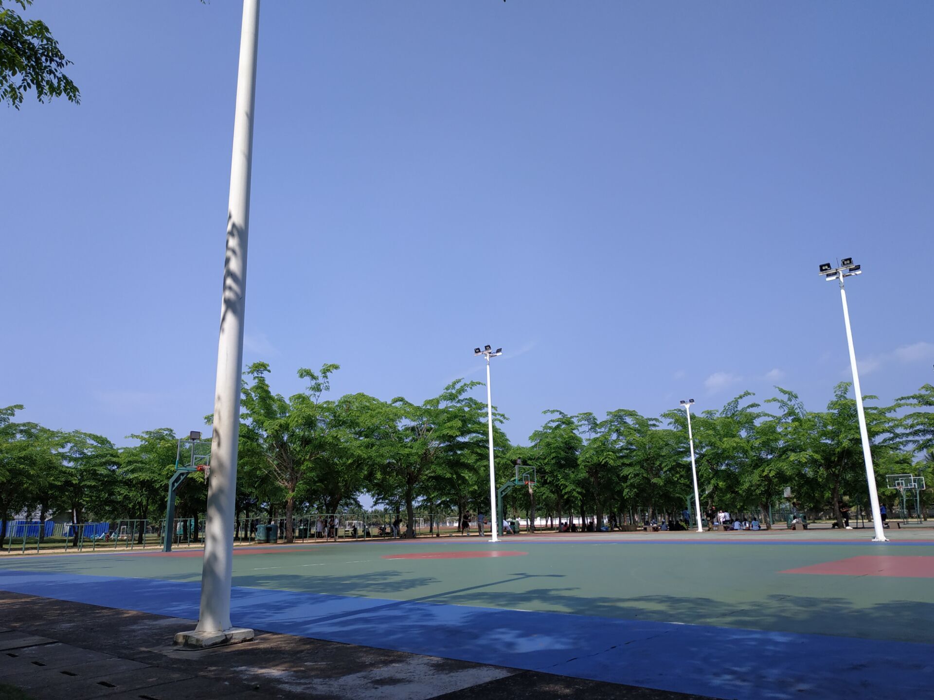 1594887915998908.jpg 灯光篮球场.jpg