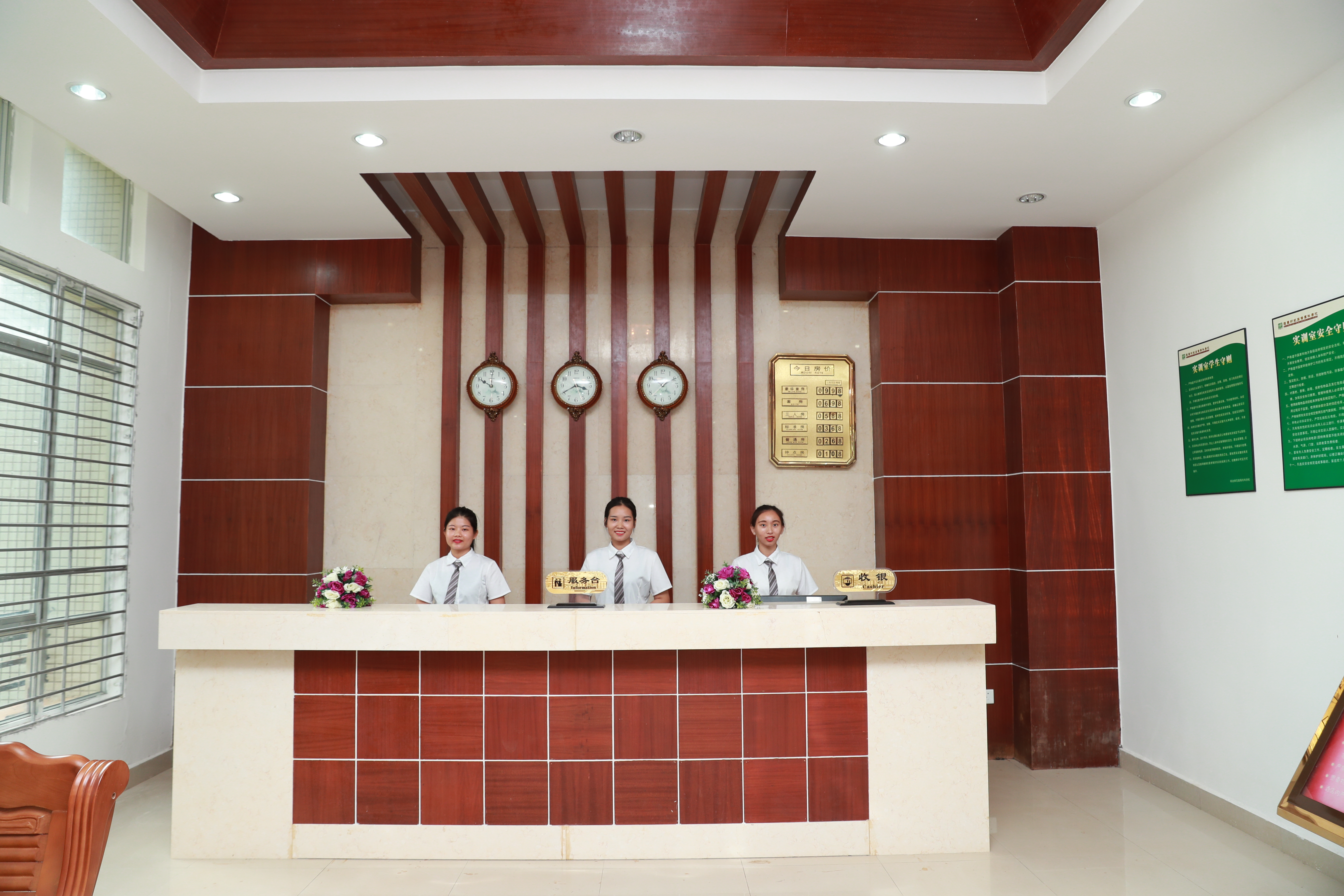 1594888635845705.jpg 酒店实训室.JPG